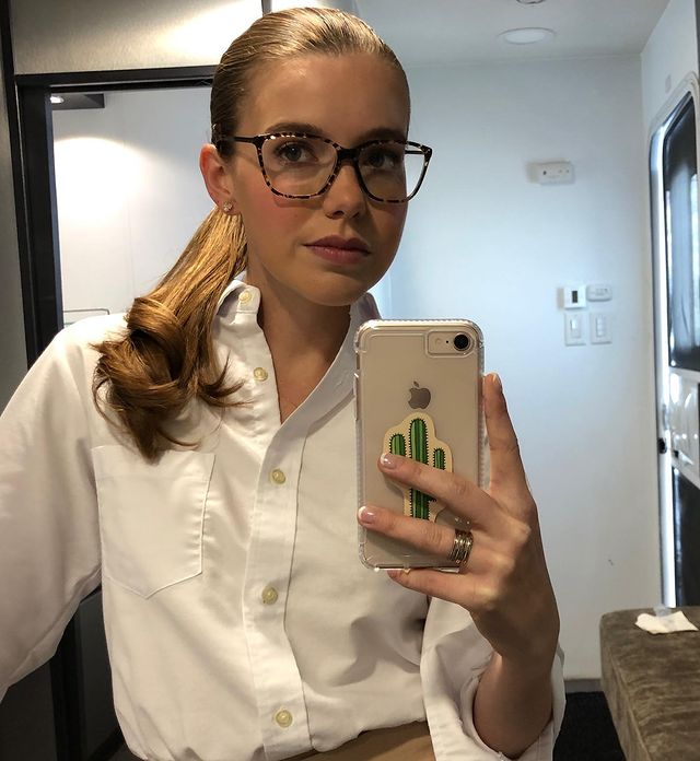 Devon Hales was captured taking mirror selfie wearing white short